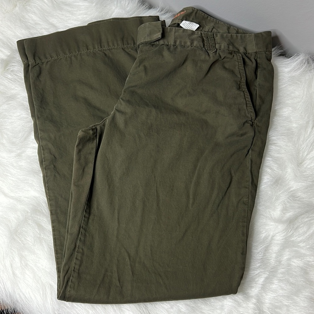 J crew olive green city fit chino style pants size 8s